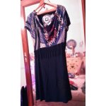 Robe noire motifs colorés franges noires col pendant 40 l desigual. Robe noire motifs colorés franges noires col pendant 40 l desigual.