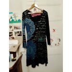 Robe noire motifs gris / bleus bas dentelle noire 42 xl desigual. Robe noire motifs gris / bleus bas dentelle noire 42 xl desigual.