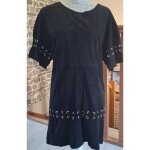 Robe noire � oeillets dor�s en cuir de ch�vre