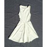 Robe patineuse blanche sans manches taille xs marque jennyfer