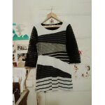 Robe ray�e noir / blanc traits argent�s / gris 40 l desigual.