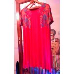 Robe rouge motifs fleurs colorées 44 xxl desigual. Robe rouge motifs fleurs colorées 44 xxl desigual.