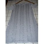 Robe serrée manches courtes col montant grise avec paillettes argentées jennyfer longueur 85 cm taille ... Robe serrée manches courtes col montant grise avec paillettes argentées jennyfer longueur 85 cm taille ...