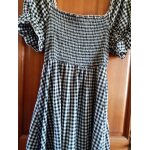 Robe vichy d�collet�e carr�e et fronc�e taille 46 de longueur mi longue pour femme.