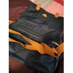 Sac femme bleu marine. grande capacit . 2 poches spares devant et une poche derrire.