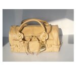Sac a main chlo mode long forme tubulaire ouvert par le milieu zip tendance beige ecru rehauss de ferrures ...