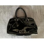Sac  mains modle femme. noir vernis. marque naf naf