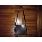 Sac  main lancaster en cuir marron fonc, 2 poches intrieures dont 1 zippe, hanse rglable par boucles ...