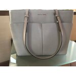 Sac  main michael kors .
