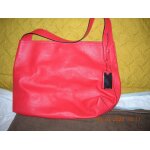 Sac rouge port epaule souple marque emporio armani taille 40 x 32 x 6. 5