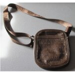 Sacoche cuir marron kaporal avec grande bandoulière réglable - doublée tissu imperméable avec petite ... Sacoche cuir marron kaporal avec grande bandoulière réglable - doublée tissu imperméable avec petite ...