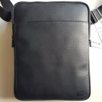 Sacoche grand mod�le simili cuir noir lacoste