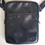 Sacoche grand mod�le simili cuir noir lacoste