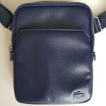 Sacoche simili cuir bleu marine lacoste