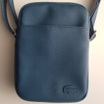 Sacoche zipp�e bleu canard lacoste