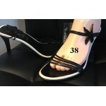Sandales 38 cuir neuve versace