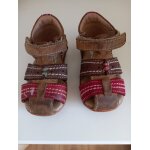 Sandales marque kickers taille 19 en bon tat / / fermeture velcro / / matire cuir / / marron et rouge ...