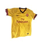 T - shirt de foot pour garçon nike pas cher, club arsenal, taille xs T - shirt de foot pour garçon nike pas cher, club arsenal, taille xs
