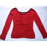 T - shirt promod , col v , rouge, manches longues, inscriptions au dos