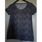 T - shirt rayé noir et gris ; t - 38 - 40 ; blanche porte T - shirt rayé noir et gris ; t - 38 - 40 ; blanche porte