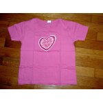 T - shirt tee shirt manches courtes col rond rose gros motif cœur rose foncé et blanc sur poitrine tex ... T - shirt tee shirt manches courtes col rond rose gros motif cœur rose foncé et blanc sur poitrine tex ...