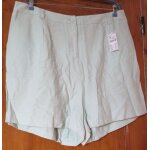 Short forme large vert clair - fermeture par zip et bouton - ceinture lastique au dos - 2 poches - ...
