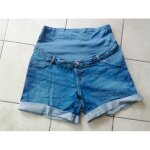 Short en jean de grossesse taille 44.