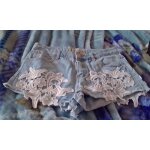 Short jennyfer dentelle taille 38 . .