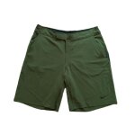 Short long vert kaki. bermuda. nike. taille l