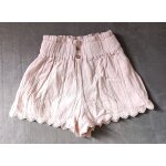 Short rose a dentelle. tape a l oeil. taille 2 ans. 86 cm
