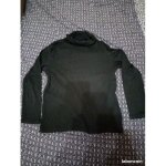 Sous pull noir gar�on 8 ans kiabi tr�s bon �tat