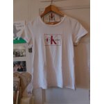 Tee - shirt shirt blanc motif rouge 38 m calvin klein jeans. Tee - shirt shirt blanc motif rouge 38 m calvin klein jeans.