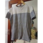 Tee - shirt rayé blanc / marine l vintage années 90 teddy smith. Tee - shirt rayé blanc / marine l vintage années 90 teddy smith.