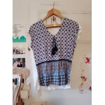 Top blanc motifs bleus / rouges 38 m promod.