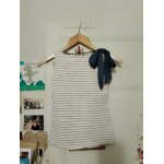 Top blanc motifs bleus / rouges noeud sur c�t� 32 xxs naf naf.