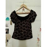 Top �paules d�nud�es noir motifs fleuris roses clairs 40 l h&m.