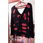 Top noir motifs rouges col et dos en v 42 xl desigual.