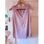 Top rose pois blancs col roses tissu 42 xl naf naf. Top rose pois blancs col roses tissu 42 xl naf naf.