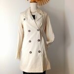 Trench coat femme taille s marque pimkie. couleur beige clair. neuf avec tiquette