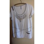 Tunique blanche porte