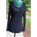 Tunique morgan noire aux jolies manches en dentelle. taille �tiquet�e:l.