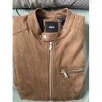 Vends veste en daim marron clair, style motard, taille � l �.