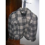 Veste doublée naf naf 38 / 40 laine 90%, polyamide 10%. Veste doublée naf naf 38 / 40 laine 90%, polyamide 10%.