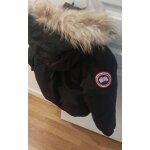 Veste doudoune canada goose couleur noir trs bon tat car peu servit manque le scratch sur l paule