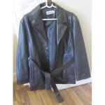 Veste noire avec ceinture - blanche porte