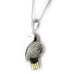 Promotion ! cl� usb collier 'love' chrome (8go)