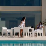 Ensemble table de jardin jut avec chaises et fauteuils vondom blanc Ensemble table de jardin jut avec chaises et fauteuils vondom blanc