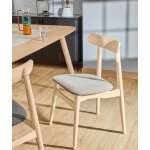 Lot de 4 chaises en bois massif naturel et piètements bois may Lot de 4 chaises en bois massif naturel et piètements bois may