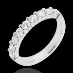 Alliance or blanc 18 carats semi pav�e - serti griffes - 0. 75 carats -