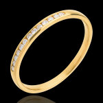 Alliance or jaune 18 carats semi pavée - serti rail - 13 diamants Alliance or jaune 18 carats semi pavée - serti rail - 13 diamants